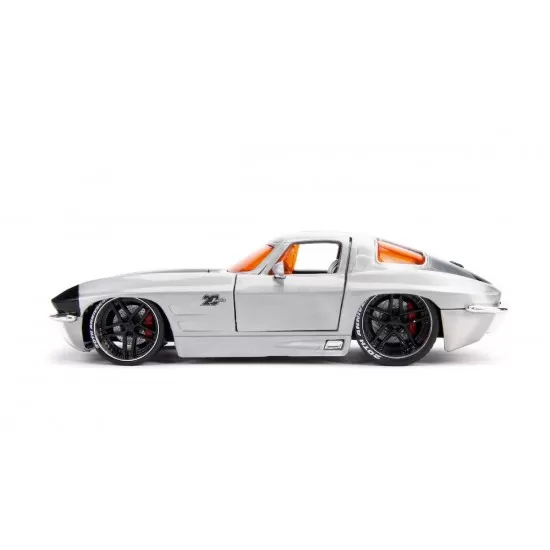 Macheta metalica Chevy Corvette 1963 scara 1:24 Macheta metalica Chevy Corvette 1963 scara 1:24