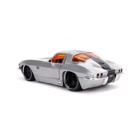 Macheta metalica Chevy Corvette 1963 scara 1:24 Macheta metalica Chevy Corvette 1963 scara 1:24