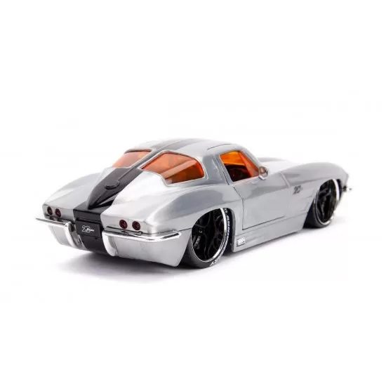 Macheta metalica Chevy Corvette 1963 scara 1:24 Macheta metalica Chevy Corvette 1963 scara 1:24