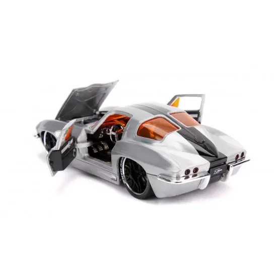 Macheta metalica Chevy Corvette 1963 scara 1:24 Macheta metalica Chevy Corvette 1963 scara 1:24