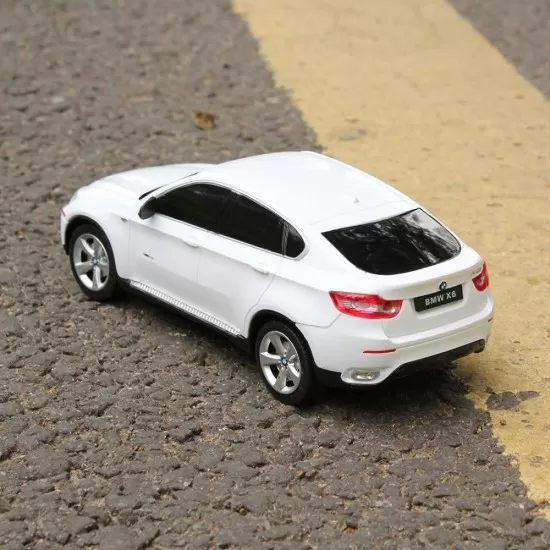 Masina cu telecomanda BMW X6 alb scara 1:24 Masina cu telecomanda BMW X6 alb scara 1:24