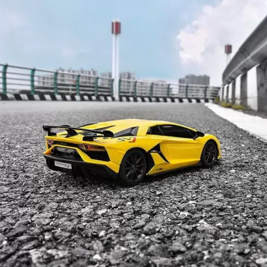 Masina cu telecomanda Lamborghini Aventador SVJ galben scara 1:24