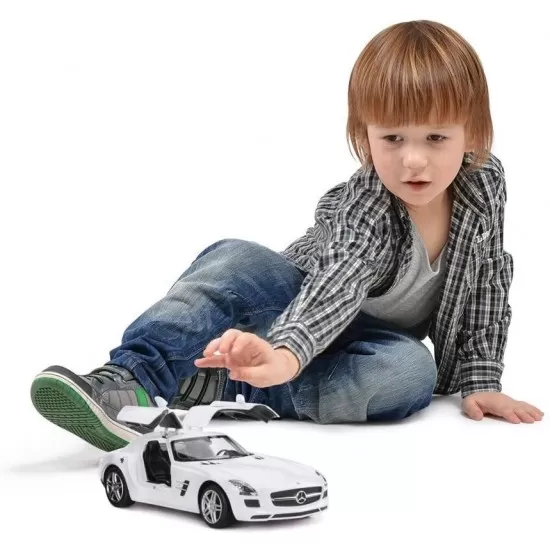 Masina cu telecomanda Mercedes-Benz SLS alb scara 1:14 Masina cu telecomanda Mercedes-Benz SLS alb scara 1:14