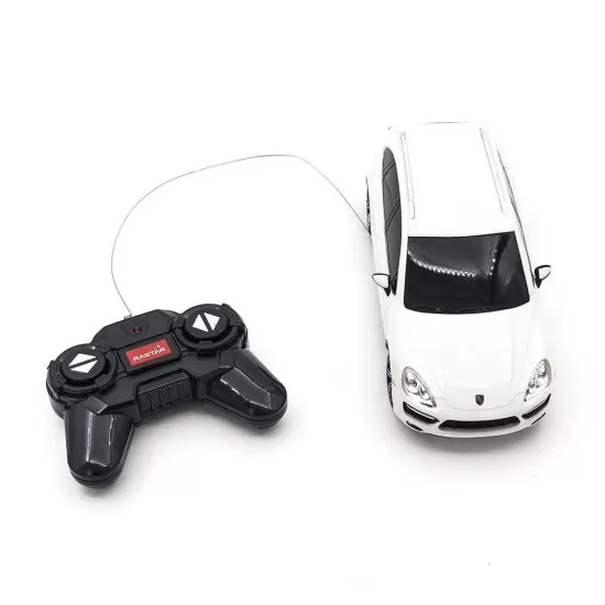 Masina cu telecomanda Porsche Cayenne Turbo alb cu scara 1:24 Masina cu telecomanda Porsche Cayenne Turbo alb cu scara 1:24