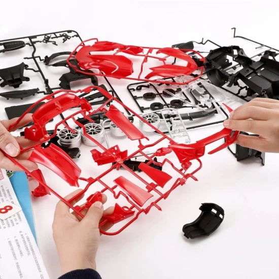 Set de constructie masinuta cu telecomanda Ferrari FXXK Evo scara 1:18 Rastar 92 piese