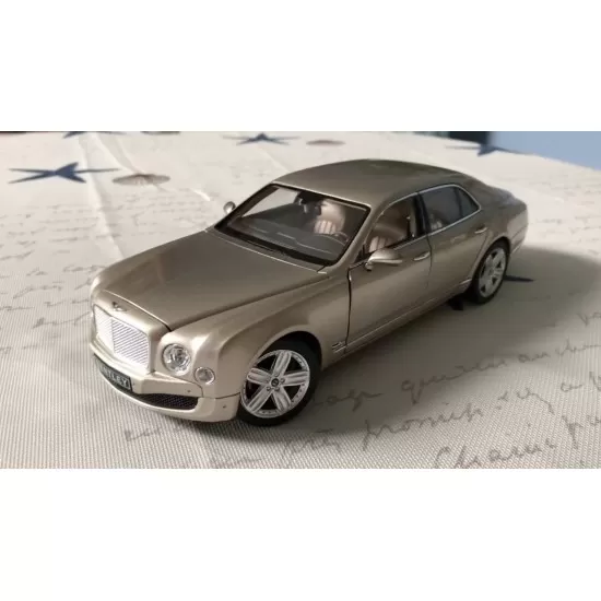Masinuta metalica Bentley Mulsanne Champagne scara 1:18 Masinuta metalica Bentley Mulsanne Champagne scara 1:18