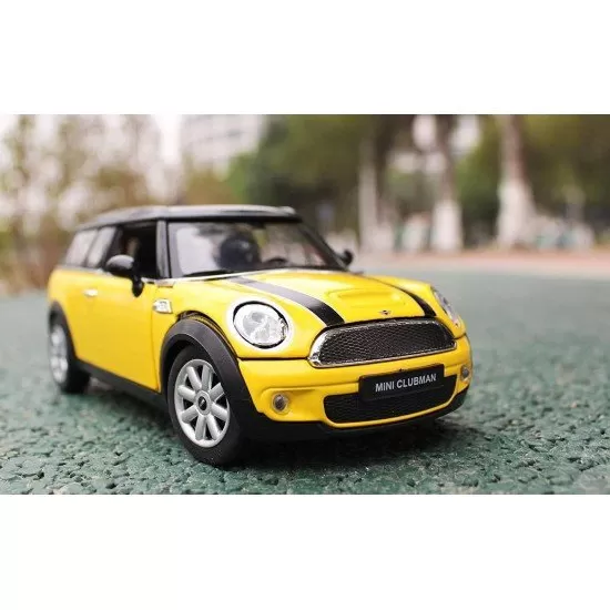 Masinuta metalica Mini Cooper Clubman galben scara 1:24