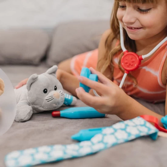 Set de joaca doctor veterinar 24 piese cu caine si pisica plus Melissa and Doug 