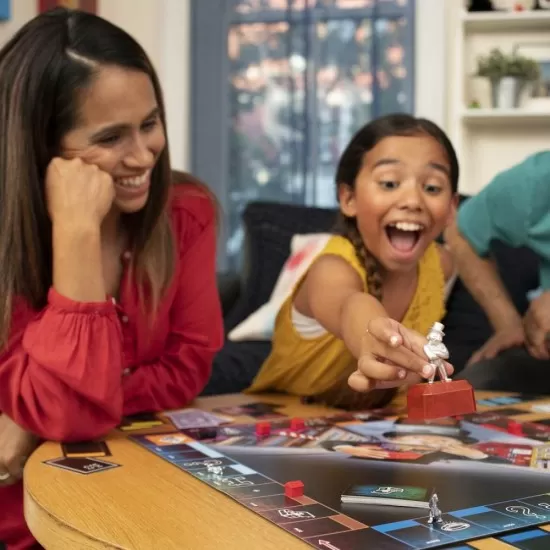 Joc Monopoly pentru cei care nu stiu sa piarda Joc Monopoly pentru cei care nu stiu sa piarda