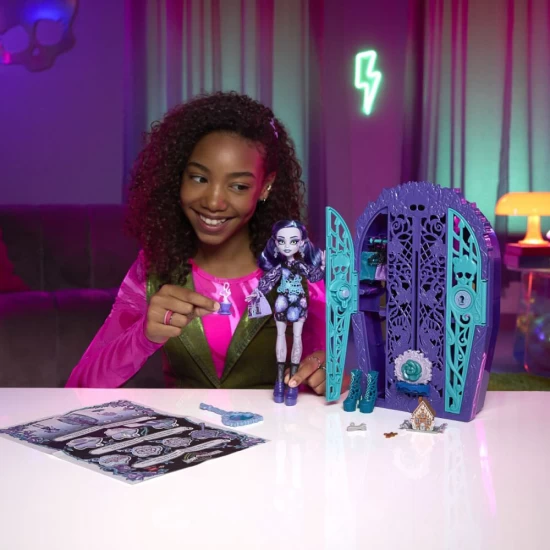 Set de joaca Monster High Gradina de la Miezul Noptii cu papusa Twyla Set de joaca Monster High Gradina de la Miezul Noptii cu papusa Twyla