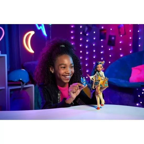 Papusa Monster High Cleo Denile cu animalut si accesorii Papusa Monster High Cleo Denile cu animalut si accesorii
