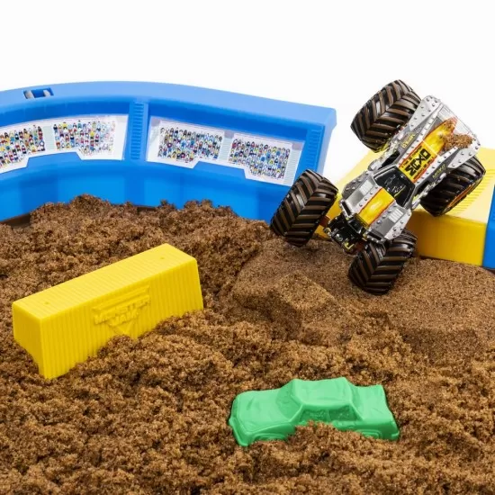 Set de joaca Monster Jam Arena 61 cm cu accesorii si masinuta exclusiva Set de joaca Monster Jam Arena 61 cm cu accesorii si masinuta exclusiva