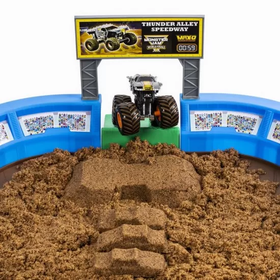 Set de joaca Monster Jam Arena 61 cm cu accesorii si masinuta exclusiva Set de joaca Monster Jam Arena 61 cm cu accesorii si masinuta exclusiva