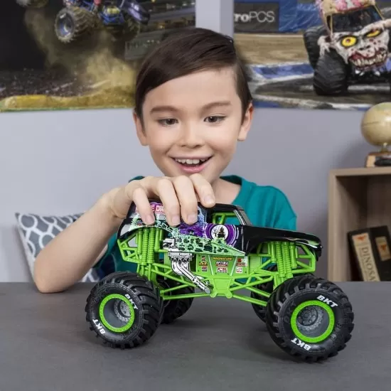 Macheta metalica Monster Jam 1:24 - Grave Digger Macheta metalica Monster Jam 1:24 - Grave Digger