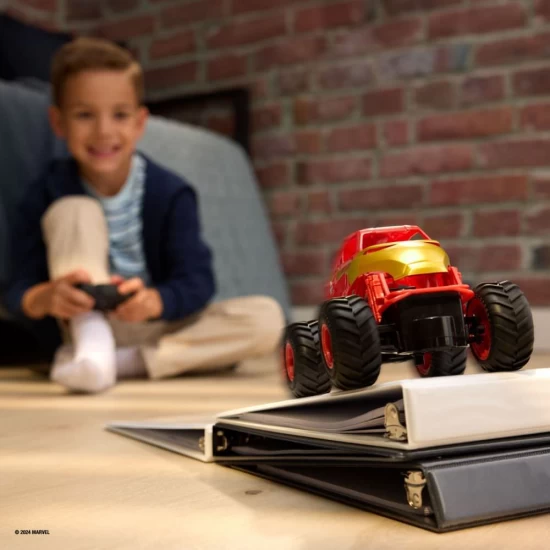 Camion gigant cu telecomanda Monster Jam Marvel Iron Man scara 1:24