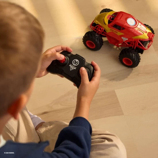 Camion gigant cu telecomanda Monster Jam Marvel Iron Man scara 1:24