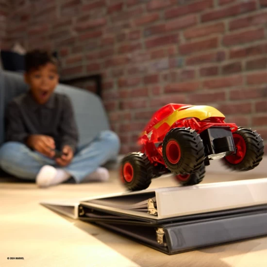 Camion gigant cu telecomanda Monster Jam Marvel Iron Man scara 1:24