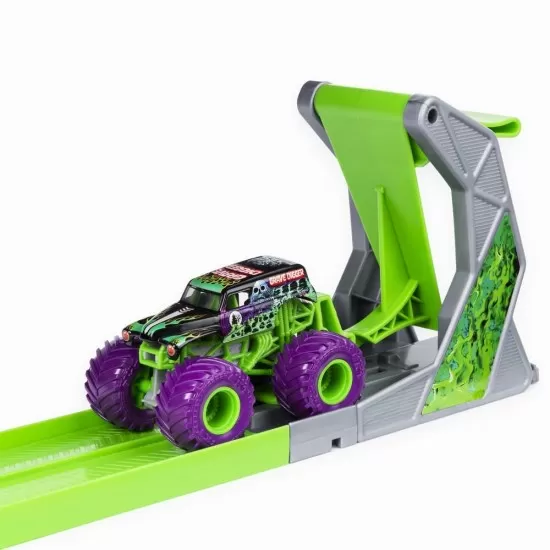 Pista cu lansator Monster Jam - Doboara-l pe Grimm Pista cu lansator Monster Jam - Doboara-l pe Grimm