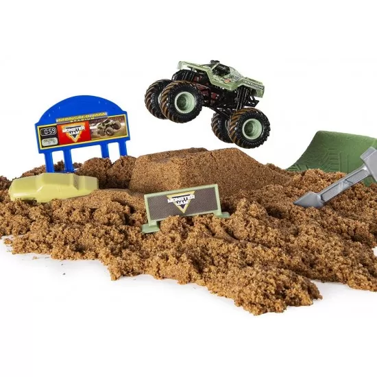 Set camioneta Soldier Fortune cu nisip kinetic si accesorii cu rampa Monster Jam Set camioneta Soldier Fortune cu nisip kinetic si accesorii cu rampa Monster Jam
