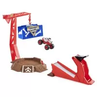 Set de joaca cascadorii Monster Jam - Blastin Bones