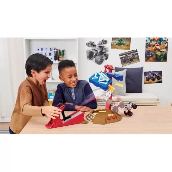 Set de joaca cascadorii Monster Jam - Blastin Bones Set de joaca cascadorii Monster Jam - Blastin Bones