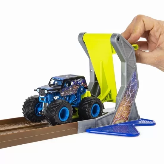 Set de joaca cascadorii Monster Jam - Rampa campionilor