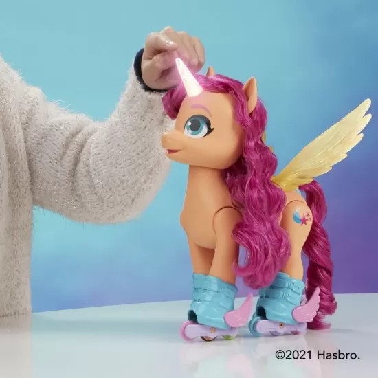 Jucarie interactiva My Little Pony - Canta si patineaza cu Sunny Jucarie interactiva My Little Pony - Canta si patineaza cu Sunny