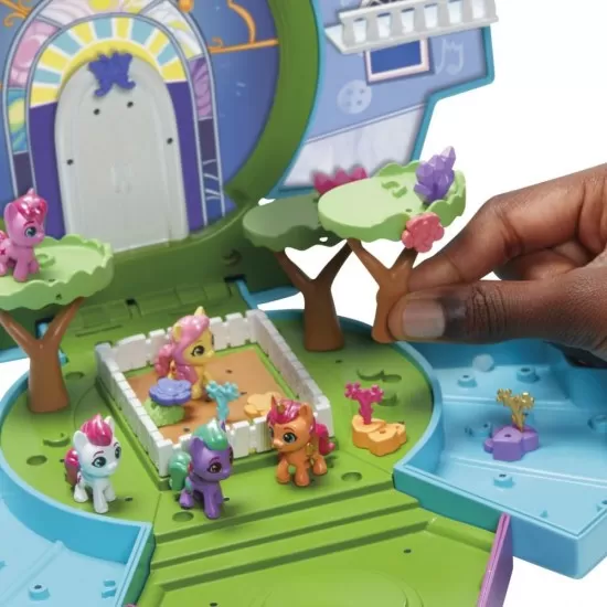 Set de joaca My Little Pony Mini World Magic Epic - Mini casuta luminoasa