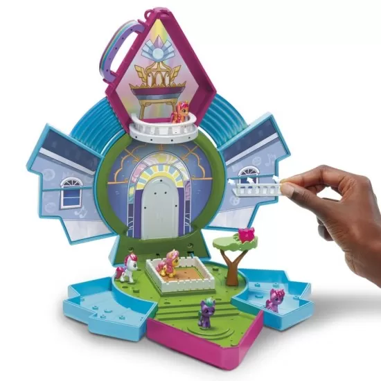Set de joaca My Little Pony Mini World Magic Epic - Mini casuta luminoasa