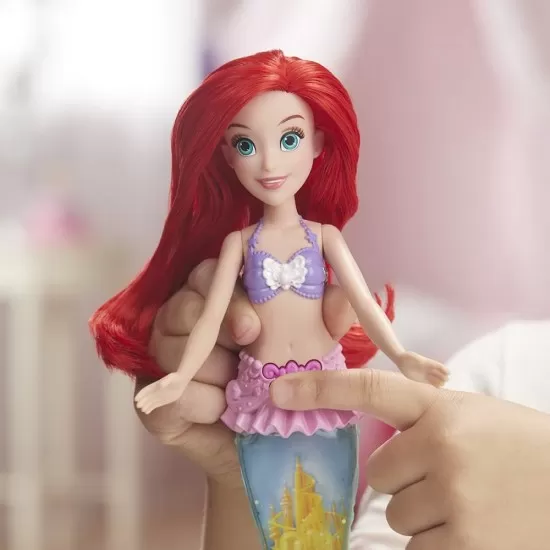 Papusa Ariel Glitter cu lumini Papusa Ariel Glitter cu lumini