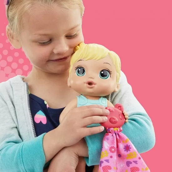 Papusa Baby Alive cu batai colorate ale inimii