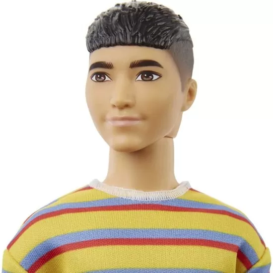 Papusa baiat Barbie Fashionistas cu pulover supradimensionat Papusa baiat Barbie Fashionistas cu pulover supradimensionat