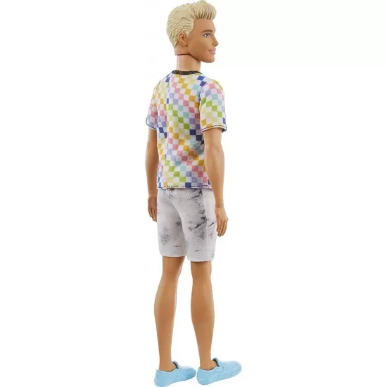 Papusa baiat Barbie Fashionistas cu tinuta lejera de vara Papusa baiat Barbie Fashionistas cu tinuta lejera de vara