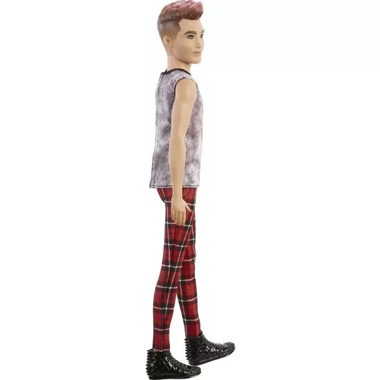 Papusa baiat Barbie Fashionistas cu tinuta punk Papusa baiat Barbie Fashionistas cu tinuta punk