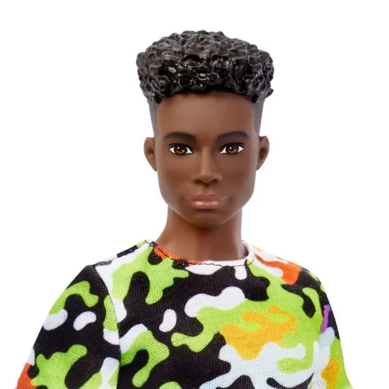 Papusa baiat Barbie Fashionistas Ken cu tinuta verde Papusa baiat Barbie Fashionistas Ken cu tinuta verde