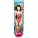 Papusa Barbie bruneta cu costum de baie cu modele geometrice Papusa Barbie bruneta cu costum de baie cu modele geometrice