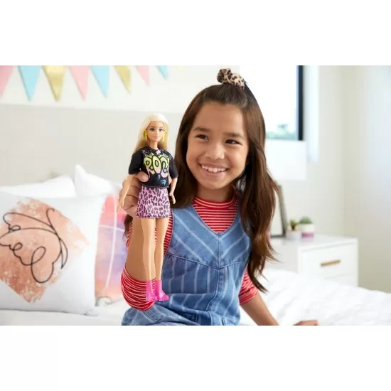 Papusa Barbie Fashionistas blonda cu tinuta de vara rock Papusa Barbie Fashionistas blonda cu tinuta de vara rock