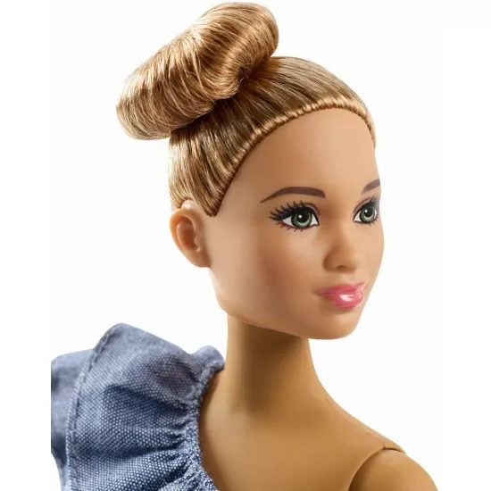Papusa Barbie Fashionistas cu coc si hainute de schimb Papusa Barbie Fashionistas cu coc si hainute de schimb