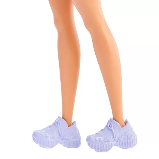 Papusa Barbie Fashionista cu par mov cu rochie cu umeri bufanti Papusa Barbie Fashionista cu par mov cu rochie cu umeri bufanti