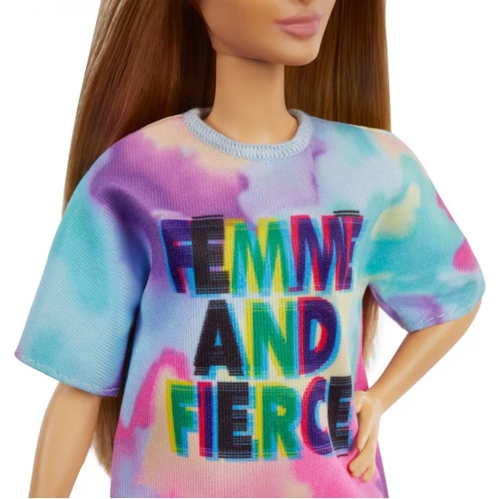 Papusa Barbie Fashionistas cu parul blond si rochita sport