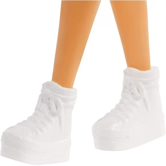 Papusa Barbie Fashionistas cu parul blond si rochita sport