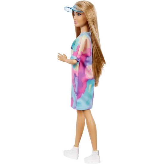 Papusa Barbie Fashionistas cu parul blond si rochita sport