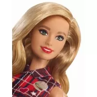 Papusa Barbie Fashionista cu rochita rosie