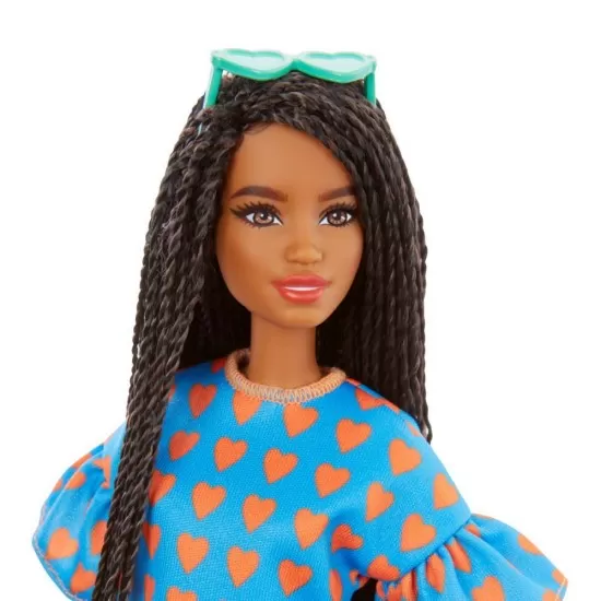 Papusa Barbie Fashionistas satena cu codite impletite si tinuta casual albastra Papusa Barbie Fashionistas satena cu codite impletite si tinuta casual albastra