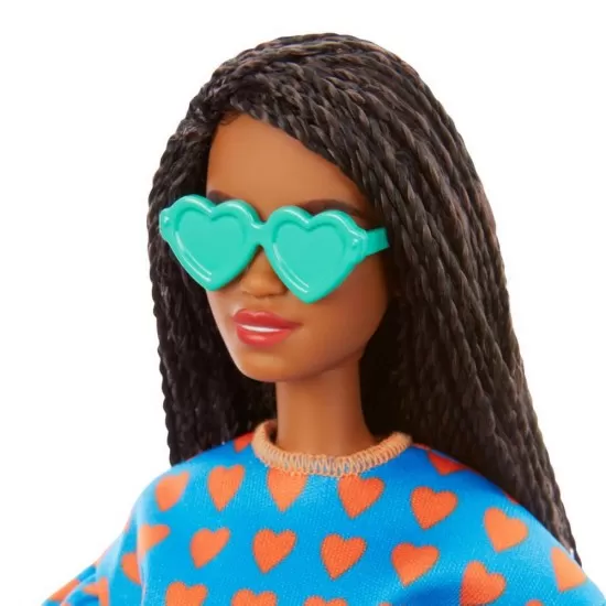 Papusa Barbie Fashionistas satena cu codite impletite si tinuta casual albastra Papusa Barbie Fashionistas satena cu codite impletite si tinuta casual albastra