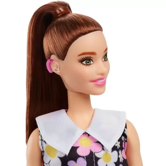 Papusa Barbie Fashionistas satena cu rochie cu imprimeu floral Papusa Barbie Fashionistas satena cu rochie cu imprimeu floral