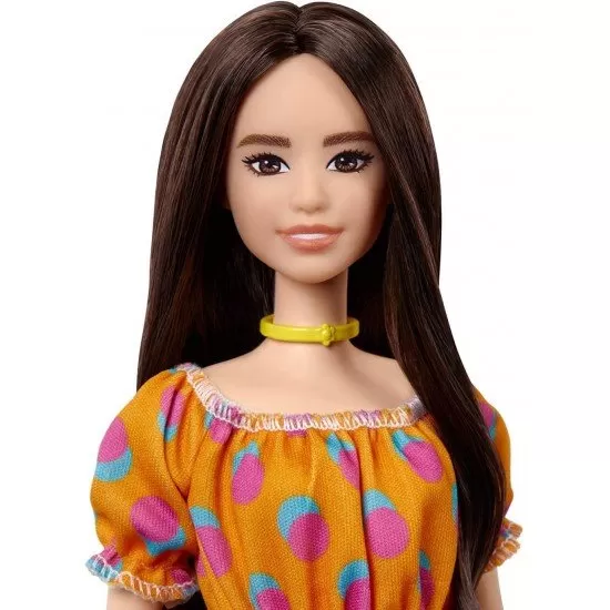 Papusa Barbie Fashionistas satena cu rochita portocalie cu buline Papusa Barbie Fashionistas satena cu rochita portocalie cu buline