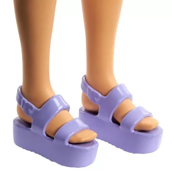 Papusa Barbie Fashionistas satena cu rochita verde Papusa Barbie Fashionistas satena cu rochita verde