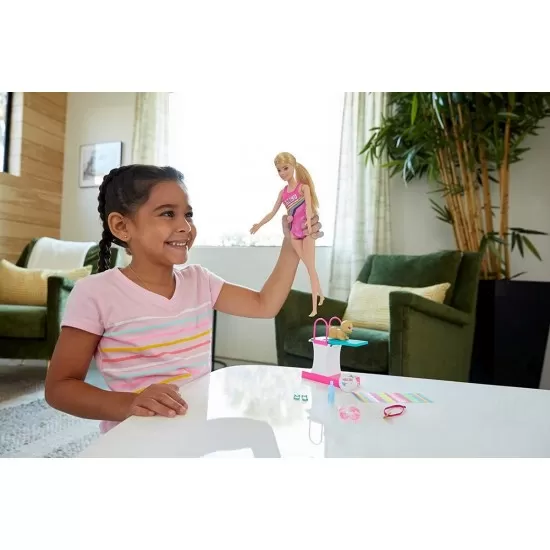 Papusa Barbie inotatoare Papusa Barbie inotatoare