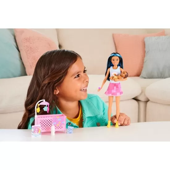 Papusa Barbie mamica bruneta cu bebelus